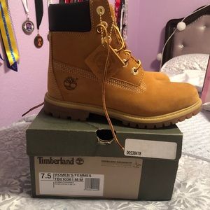 Women’s Timberlands 7.5